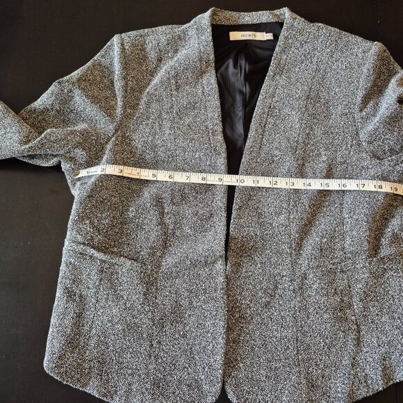 Blazer - Picture 9 of 10